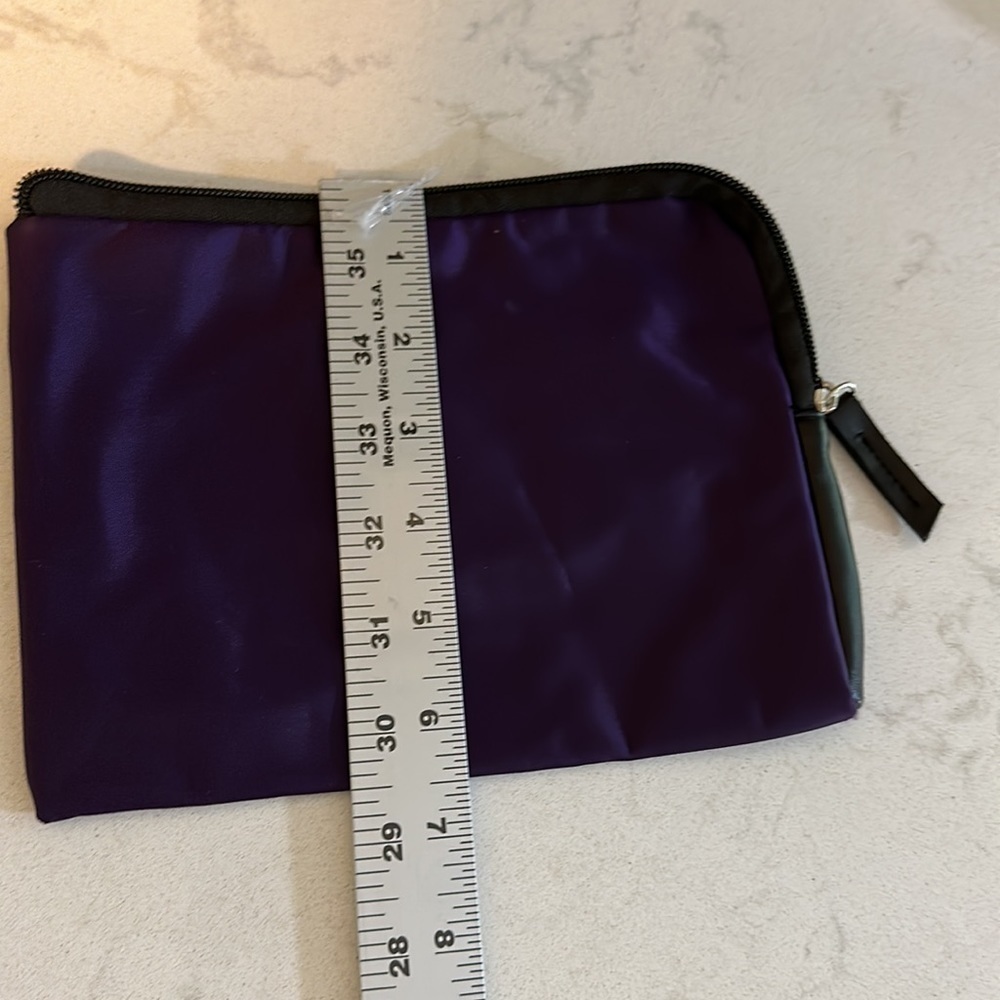 Tumi for Delta‎ Amenity Cosmetic Makeup Bag - Picture 7 of 7